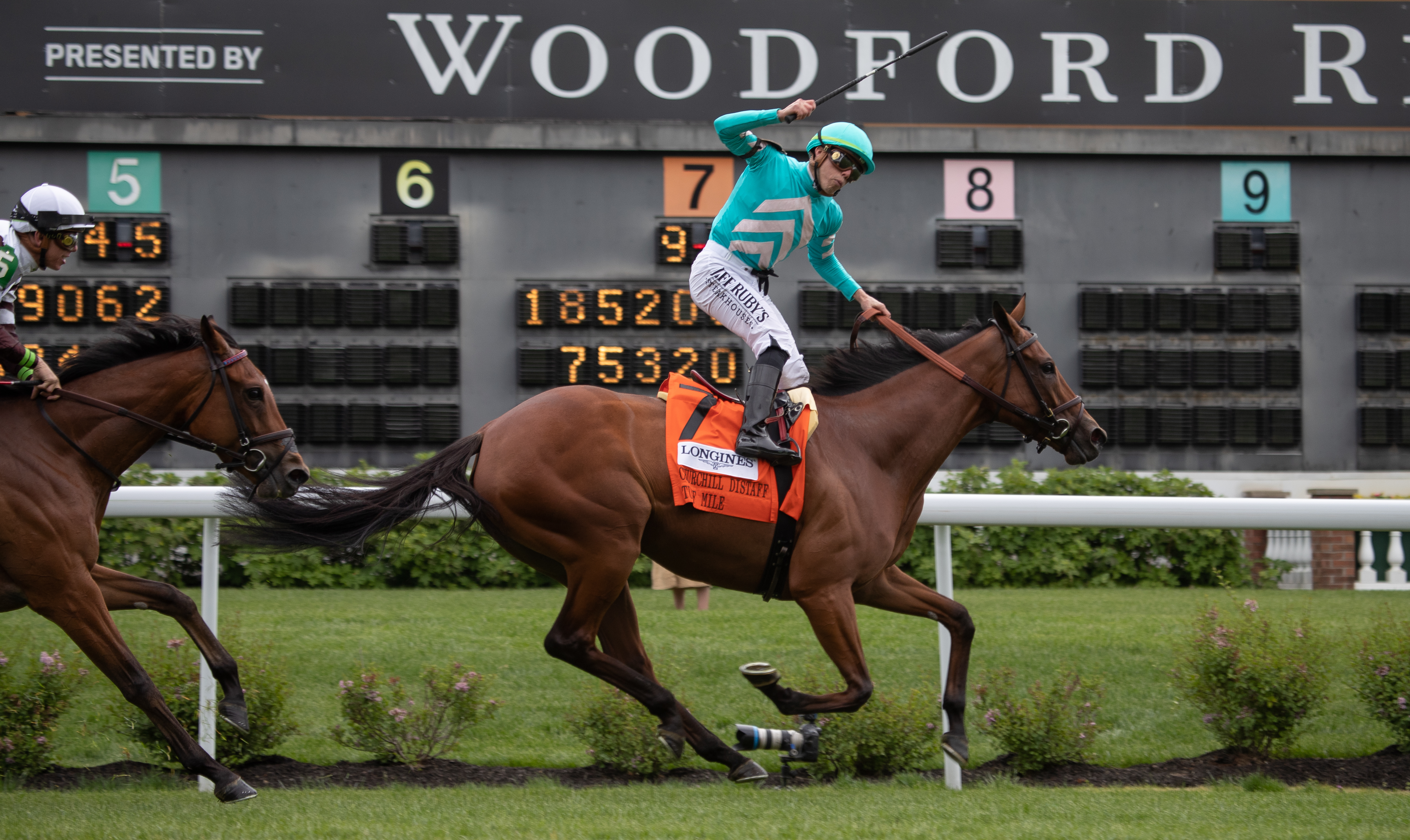 Fluffy Socks ends losing streak in Distaff Turf Mile